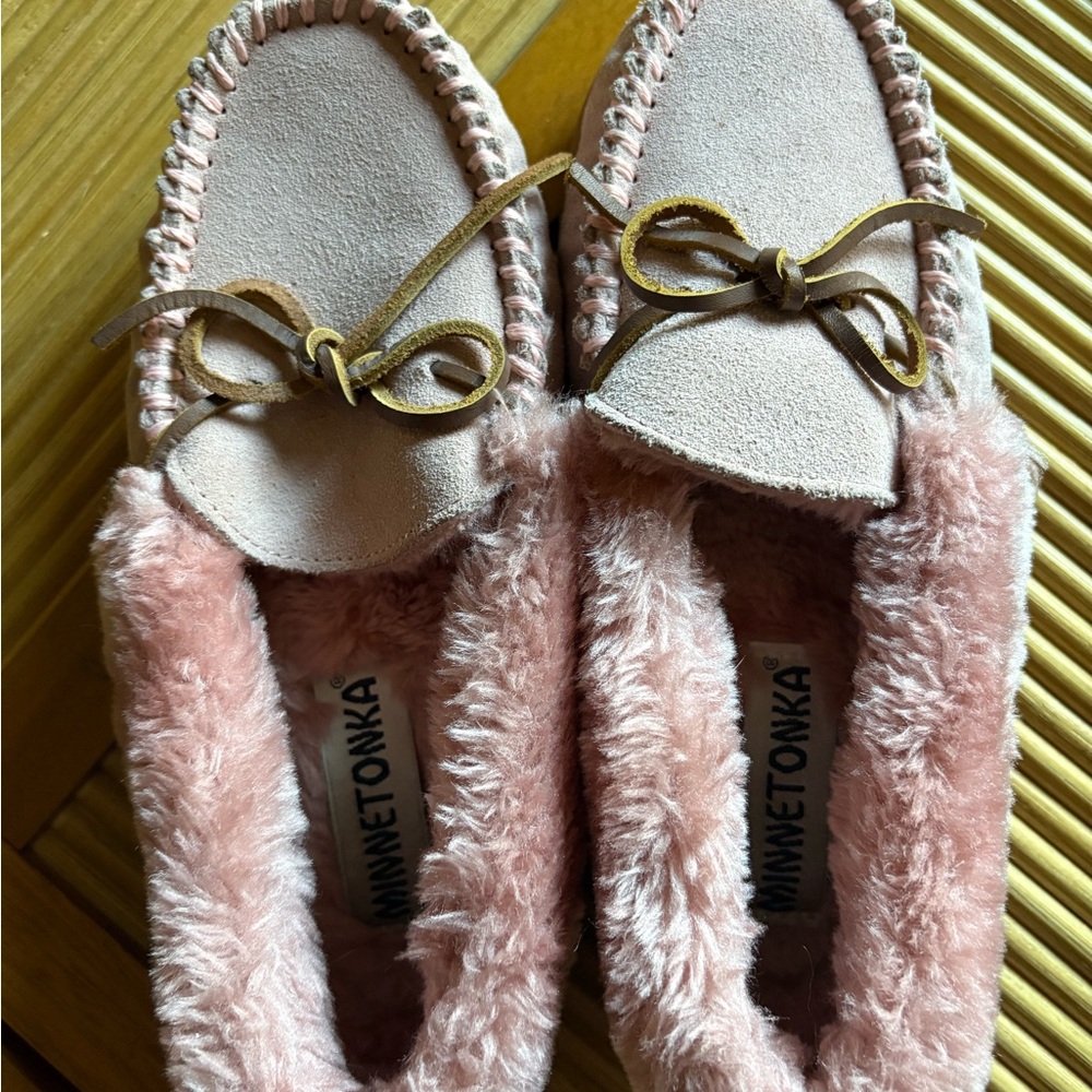 Minnetonka Blush Suede Moccasins with Fur Lining